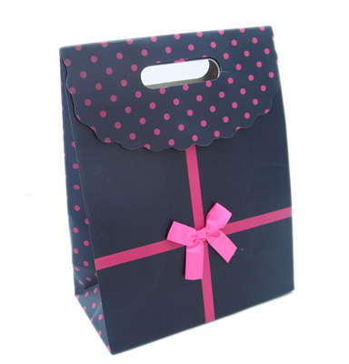 Il Natale/regali nozze/di compleanno incarta la borsa del regalo con la carta kraft e Art Paper
